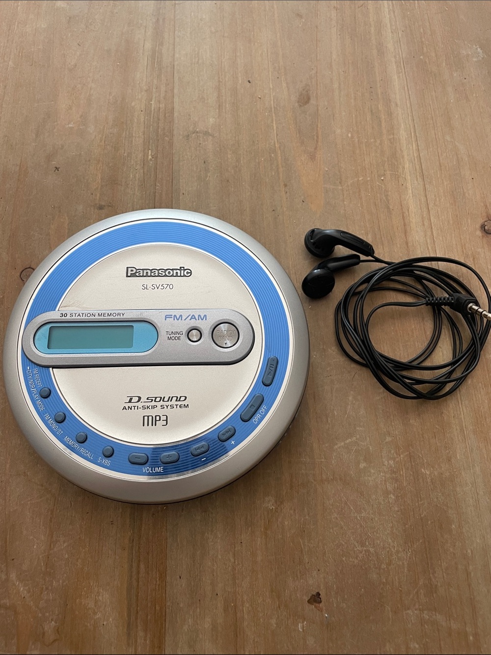 Panasonic  Portable CD Player MP3 with Earbuds Sl-SV570 and usb charger cable